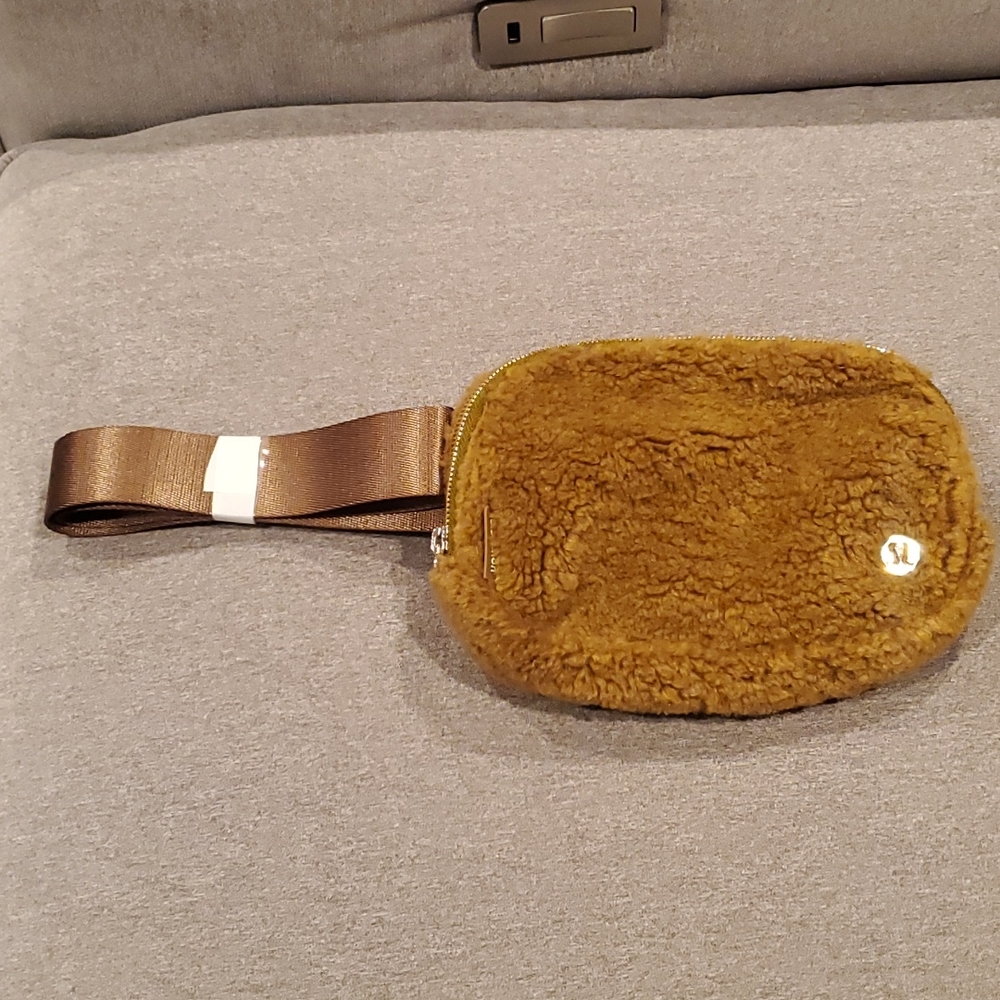 Everywhere Belt Bag- fleece